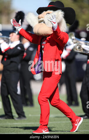 Las Vegas, NV, USA. 16 Nov, 2019. Die UNLV Maskottchen führt vor Beginn der NCAA Football Spiel mit dem Hawaii Rainbow Warriors und die UNLV Rebellen bei Sam Boyd Stadium in Las Vegas, NV. Christopher Trim/CSM/Alamy leben Nachrichten Stockfoto