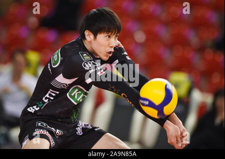 Padua, Italien. 14 Nov, 2019. Yuki Ishikawa (Padova), 14. November 2019 - Volleyball: eine Serie Match zwischen Kioene Padova 1-3 Sir Sicherheit Conad Perugia an Kioene Arena in Padua, Italien. Credit: Itaru Chiba/LBA/Alamy leben Nachrichten Stockfoto