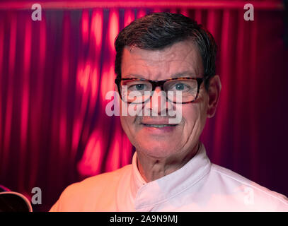 Stuttgart, Deutschland. 16 Nov, 2019. Ehemalige Drei-Sterne-Koch Harald Wohlfahrt, bei der Premiere des Palazzo Dinner Show aufgezeichnet. Foto: Bernd Weißbrod/dpa/Alamy leben Nachrichten Stockfoto