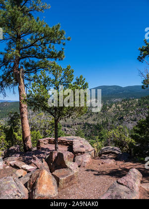 Feuerwehrmänner Memorial, Feuerwehrmänner Memorial Campground, Flaming Gorge National Recreation Area in der Nähe von Dutch John, Utah. Stockfoto