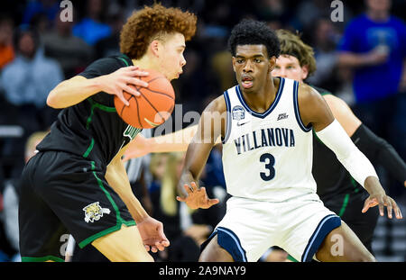 Philadelphia, PA, USA. 16 Nov, 2019. November 16, 2019: Villanova, Brandon Slater #3 wachen Ohio vorwärts Ben Roderick #3 während der NCAA Basketball matchup zwischen den Ohio Bobcats und Villanova Wildkatzen bei der Wells Fargo Center in Philadelphia, Pennsylvania. Villanova gewann 78-54. Scott Serio/Cal Sport Media/Alamy leben Nachrichten Stockfoto