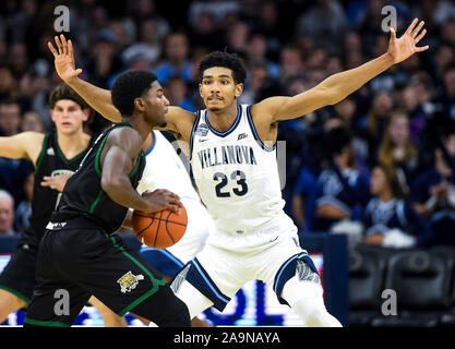 Philadelphia, PA, USA. 16 Nov, 2019. November 16, 2019: Villanova forward Jermaine Samuels #23 auf Verteidigung während der NCAA Basketball matchup zwischen den Ohio Bobcats und Villanova Wildkatzen bei der Wells Fargo Center in Philadelphia, Pennsylvania. Villanova gewann 78-54. Scott Serio/Cal Sport Media/Alamy leben Nachrichten Stockfoto