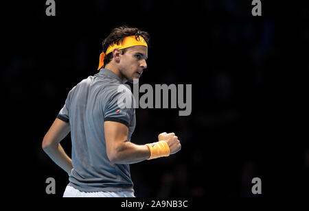 London, Großbritannien. 16 Nov, 2019. Dominic Thiem Österreichs feiert während der Singles gegen Alexander Zverev von Deutschland an den ATP World Tour Finals 2019 in London, Großbritannien an November 16, 2019 Halbfinale. Credit: Han Yan/Xinhua/Alamy leben Nachrichten Stockfoto