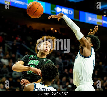 Philadelphia, PA, USA. 16 Nov, 2019. November 16, 2019: Während der NCAA Basketball matchup zwischen den Ohio Bobcats und Villanova Wildkatzen bei der Wells Fargo Center in Philadelphia, Pennsylvania. Villanova gewann 78-54. Scott Serio/Cal Sport Media/Alamy leben Nachrichten Stockfoto
