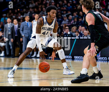 Philadelphia, PA, USA. 16 Nov, 2019. November 16, 2019: Villanova vorwärts Saddiq Bey #41 dribbelt während der NCAA Basketball matchup zwischen den Ohio Bobcats und Villanova Wildkatzen bei der Wells Fargo Center in Philadelphia, Pennsylvania. Villanova gewann 78-54. Scott Serio/Cal Sport Media/Alamy leben Nachrichten Stockfoto