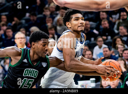 Philadelphia, PA, USA. 16 Nov, 2019. November 16, 2019: Villanova forward Jermaine Samuels #23 Drives zum Korb während der NCAA Basketball matchup zwischen den Ohio Bobcats und Villanova Wildkatzen bei der Wells Fargo Center in Philadelphia, Pennsylvania. Villanova gewann 78-54. Scott Serio/Cal Sport Media/Alamy leben Nachrichten Stockfoto