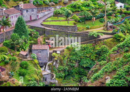 Der Naturpark Parque Natural da Ribeira dos Caldeiroes mit historischen Mühlen, Häuser, antike Geräte, Wasserfälle, Sao Miguel Island, Azor Stockfoto