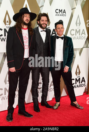 November 13, 2019, Nashville, Tennessee, USA: Thomas Rhett, Jesse Frasure, Julian Bunetta. 53. jährlichen CMA Awards, die größte Nacht Country Musik, Music City Center statt. (Bild: © Laura Farr/AdMedia über ZUMA Draht) Stockfoto