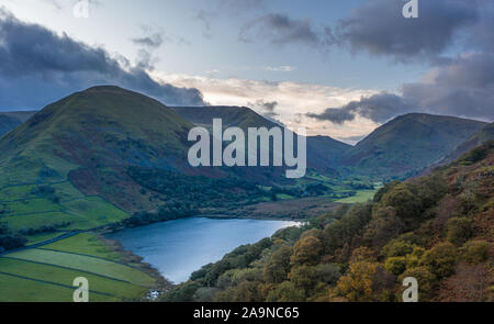 Luftaufnahme über hartsop Tal und Brüder Wasser bei herbstlichen Sonnenaufgang in Lake District, ENGLAND Stockfoto