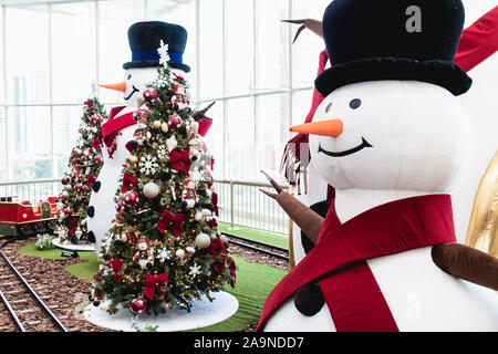 Brasilia, Federal District - Brasilien. November, 16, 2019. Foto von einem Schneemann für Weihnachten Dekoration an der "Brasilia Shopping Shopping Center Stockfoto