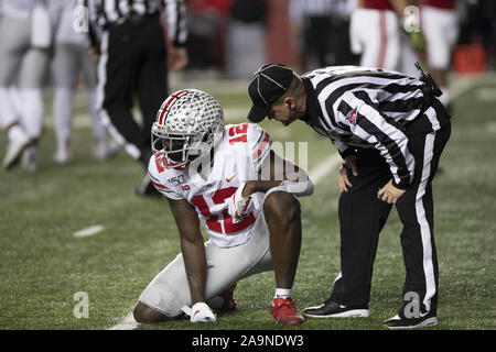 Piscataway, New Jersey, USA. 16 Nov, 2019. Die Ohio State sieben Banken ruht während einer Verletzung Timeout beim Spiel Action bei SHI Stadion in Piscataway, New Jersey. Ohio Zustand besiegte Rutgers 56-21. Credit: Brian Zweig Preis/ZUMA Draht/Alamy leben Nachrichten Stockfoto