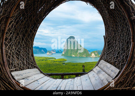 Schönen Himmel und Meer Phang Nga Bay (sametnangshe) Hintergrund. Stockfoto