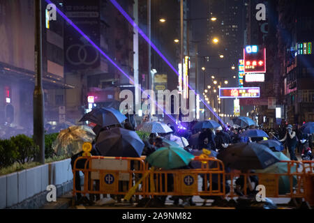 Hong KongChina - 12 November, 2019 Bild nach rechts, Hongkong pro Demokratie Demonstranten am {Headline}: Simon Jankowski/Alamy Live neue Links Stockfoto