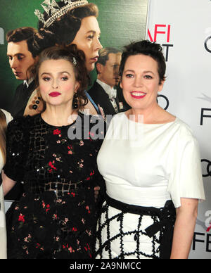 Hollywood, Kalifornien, USA, 16. November 2019 Schauspielerinnen Helena Bonham Carter und Olivia Colman besuchen AFI FEST 2019 von Audi "die Krone" Gala Screening und Tribut zu Peter Morgan am 16. November 2019 in TCL Chinese Theatre in Hollywood, Kalifornien, USA. Foto von Barry King/Alamy leben Nachrichten Stockfoto