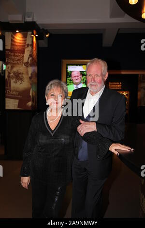 Dagmar Frederic und Ehemann Klaus Lenk beim WIEDERSEHEN DER OSTLEGENDEN von MyTVplus im Boulevardtheater Dresden am 13.11.19 Stockfoto