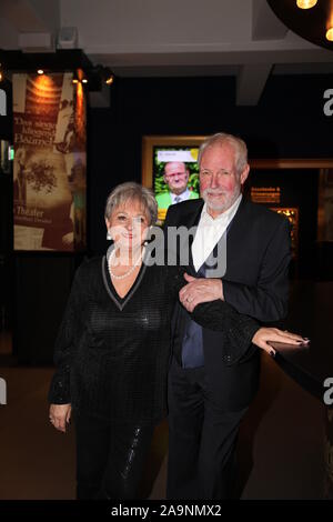 Dagmar Frederic und Ehemann Klaus Lenk beim WIEDERSEHEN DER OSTLEGENDEN von MyTVplus im Boulevardtheater Dresden am 13.11.19 Stockfoto