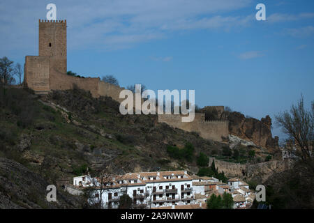 Cazorla Schloss (yedra Schloss genannt). Cazorla ist eine Gemeinde in der Provinz Jaén, Andalusien, in der Region der Sierra de Cazorla. Spanien Stockfoto