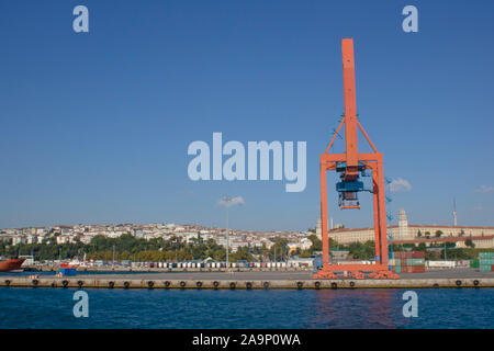 Istanbul, Türkei - Juli 07, 2019: Haydarpasa Hafen in Istanbul, Türkei. Terminal ist das wichtigste Handelshafen in der asiatischen Seite der Stadt. Stockfoto