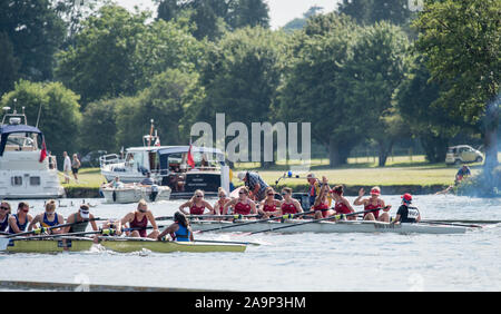 Henley. Berks, Großbritannien. Frauen Elite Acht, Ohio State University und gewann das Finale bei der Henley Regatta 2017 von Frauen. Rudern auf, Henley erreichen. Themse. Sonntag, den 18.06.2017. [Pflichtfeld Credit Peter SPURRIER/Intersport Bilder] Stockfoto