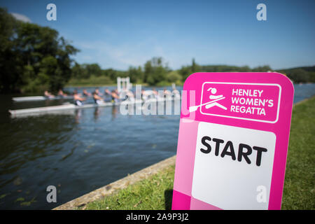 Henley. Berks, Großbritannien. 2017 Henley Regatta von Frauen. Rudern auf, Henley erreichen. Themse. Samstag, 17.06.2017. [Pflichtfeld Credit Peter SPURRIER/Intersport Bilder] Stockfoto