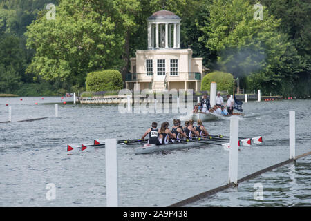 Henley. Berks, Großbritannien. Hitze der JW 8+, Lady Eleanor Holles Schule, während der Henley Regatta 2017 von Frauen. Rudern auf, Henley erreichen. Themse. Samstag, 17.06.2017. [Pflichtfeld Credit Peter SPURRIER/Intersport Bilder] Stockfoto