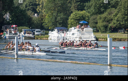 Henley. Berks, Großbritannien. 2017 Henley Regatta von Frauen. Rudern auf, Henley erreichen. Themse. Sonntag, den 18.06.2017. [Pflichtfeld Credit Peter SPURRIER/Intersport Bilder] Stockfoto