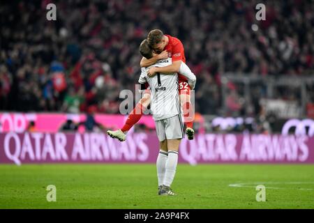 Ziel feier Manuel Neuer und Joshua Kimmich FC Bayern München FCB, Allianz Arena, München, Bayern, Deutschland Stockfoto