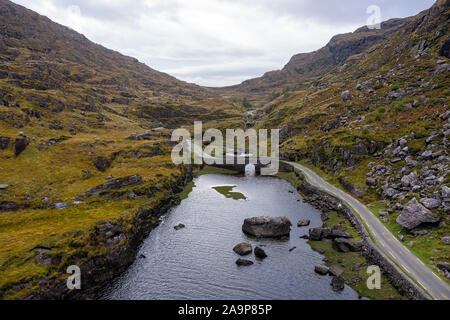 Luftaufnahme von Lücke von dunloe von drohne getroffen, Killarney, County Kerry, Irland Stockfoto