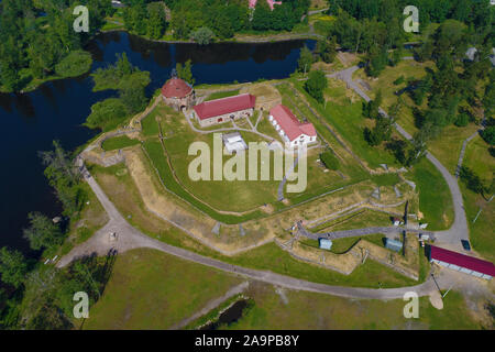 Ansicht der alten Korela Festung auf einem sonnigen Juni Tag (Luftaufnahmen). Priozersk, Russland Stockfoto