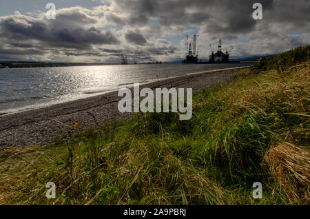 Bohrinseln im Cromarty Firth Sutherland Schottland Großbritannien Stockfoto