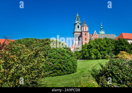 Schloss Wawel in Krakau, Polen. Basilika St. Stanislaw und Vaclav oder Wawel Kathedrale auf dem Wawel Hill. Stockfoto