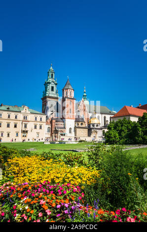 Schloss Wawel in Krakau, Polen. Basilika St. Stanislaw und Vaclav oder Wawel Kathedrale auf dem Wawel Hill. Stockfoto