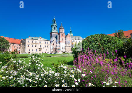 Schloss Wawel in Krakau, Polen. Basilika St. Stanislaw und Vaclav oder Wawel Kathedrale auf dem Wawel Hill. Stockfoto