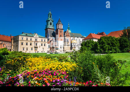 Schloss Wawel in Krakau, Polen. Basilika St. Stanislaw und Vaclav oder Wawel Kathedrale auf dem Wawel Hill. Stockfoto