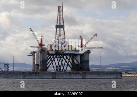 Bohrinseln im Cromarty Firth Sutherland Schottland Großbritannien Stockfoto