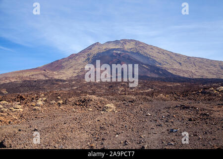 Teneriffa, Blick nach Teide vom Mirador del Teide Narices Aussichtspunkt, mit Blick auf die Erkenntnisse der jüngsten Ausbruch im Jahr 1798 Stockfoto