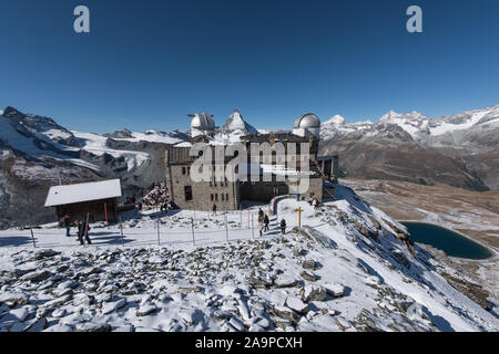 Gornergrat, Zermatt, Schweiz, Oktober. 03., 2019. Gornergrat 3135 m ü. M. in der Nähe von Zermatt mit schöner Aussicht auf das Matterhorn und mehr als 20 4 Stockfoto