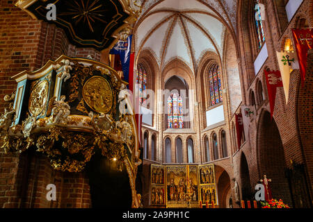 Poznan, Polen - Juni 9, 2019: Innerhalb des Posener Dom bei Ostrow Tumski Stockfoto