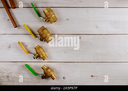 Verbindungsleitung wasser Messing Heizung Einbau Tor ball Vales Stockfoto