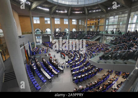 Berlin, Deutschland. 17. Nov, 2019. Blick in den Bundestag bei der zentralen Gedenkfeier des Memorial Day. Quelle: Jörg Carstensen/dpa/Alamy leben Nachrichten Stockfoto