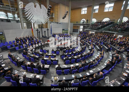 Berlin, Deutschland. 17. Nov, 2019. Blick in den Bundestag bei der zentralen Gedenkfeier des Memorial Day. Quelle: Jörg Carstensen/dpa/Alamy leben Nachrichten Stockfoto