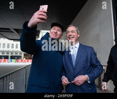 London, Großbritannien. 17. Nov, 2019. Brexit Parteichef, Nigel Farage, bei den BBC Studios. Credit: Tommy London/Alamy leben Nachrichten Stockfoto