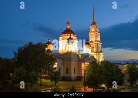 Ansicht der Verklärung Kathedrale im späten Juli Abend. Rybinsk, Russland Stockfoto