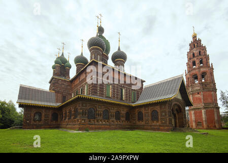 Alte Kirche St. Johannes der Täufer. Close-up an einem düsteren Juli Tag. Jaroslawl, Goldener Ring Russlands Stockfoto