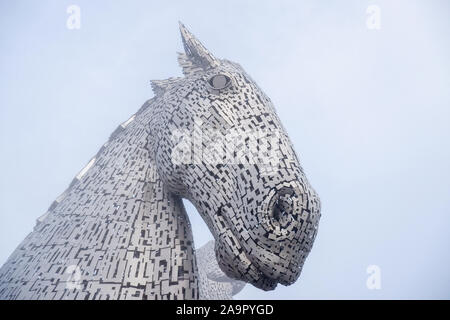 Der Aufbau Digital - eine Skulptur von zwei Pferden am Eingang der Forth-and-Clyde-Kanal im Helix Park in der Nähe von Falkirk, Schottland Stockfoto