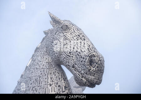 Der Aufbau Digital - eine Skulptur von zwei Pferden am Eingang der Forth-and-Clyde-Kanal im Helix Park in der Nähe von Falkirk, Schottland Stockfoto