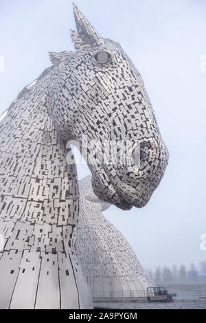 Der Aufbau Digital - eine Skulptur von zwei Pferden am Eingang der Forth-and-Clyde-Kanal im Helix Park in der Nähe von Falkirk, Schottland Stockfoto