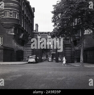 1960, historische, eine Ansicht von Downing Street, Whitehall, London, Häuser und die offizielle Residenz der britischen Regierung, Nr. 10, die Heimat des britischen Premierministers und Nr. 11 der Schatzkanzler. Stockfoto