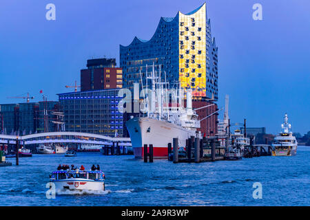 Hamburg, Hafen, Elbe, Elbphilharmonie, Cap San Diego Museum Ship, Fähre, Stockfoto