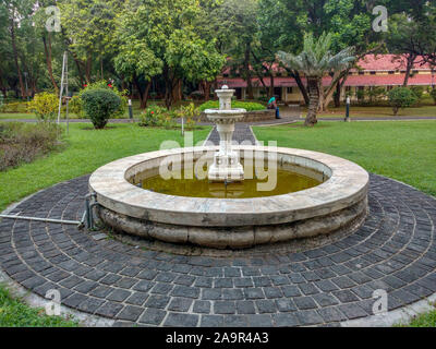 Wasserbrunnen im Aga Khan Palast, Pune wurde von Sultan Muhammed Shah Aga Khan III im Jahr 1892 gebaut Stockfoto